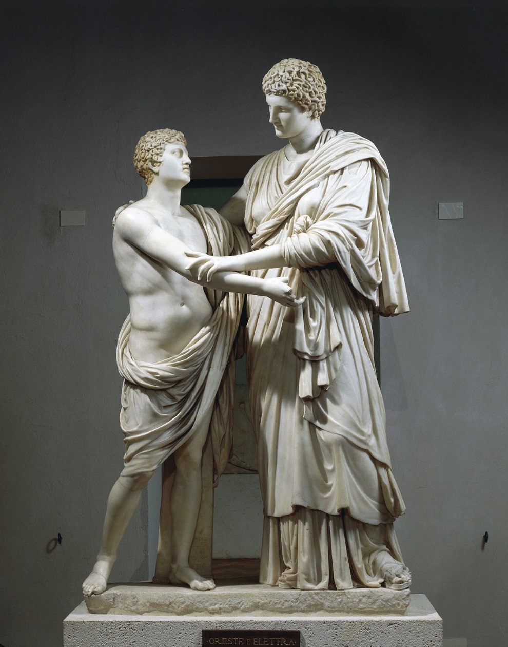 Groupe sculptural en marbre représentant Oreste et Électre - Roman