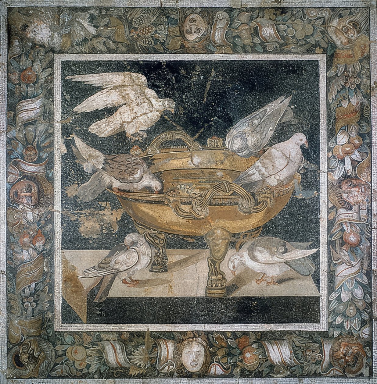 Mosaïque de Pompéi avec un groupe de colombes sur le bord d