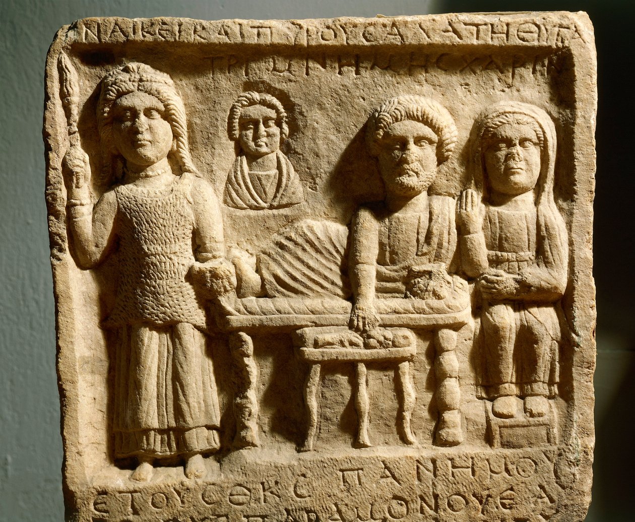 Bas-relief romain représentant un banquet funéraire de l
