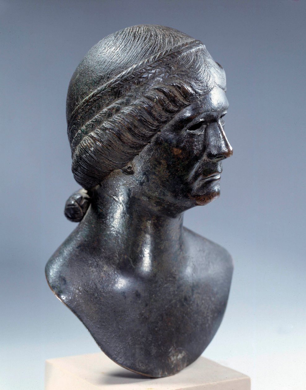 Art romain : tête de femme en bronze. Début du 1er siècle ap. J.-C. Paris, Musée du Louvre - Roman