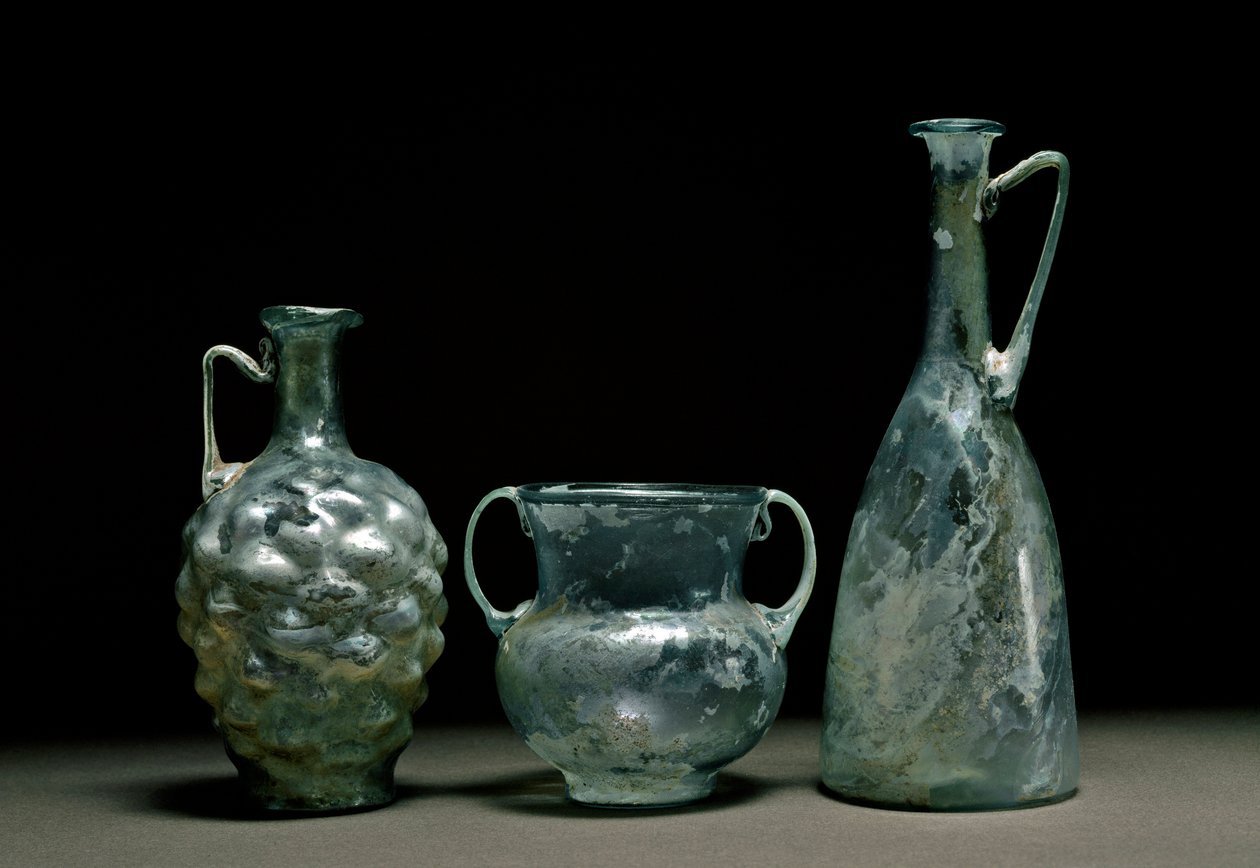 Art romain : bouteilles et cruche en verre. 1er et 2ème siècle après J.-C. Museo Nacional de Arte Romano Madrid - Roman