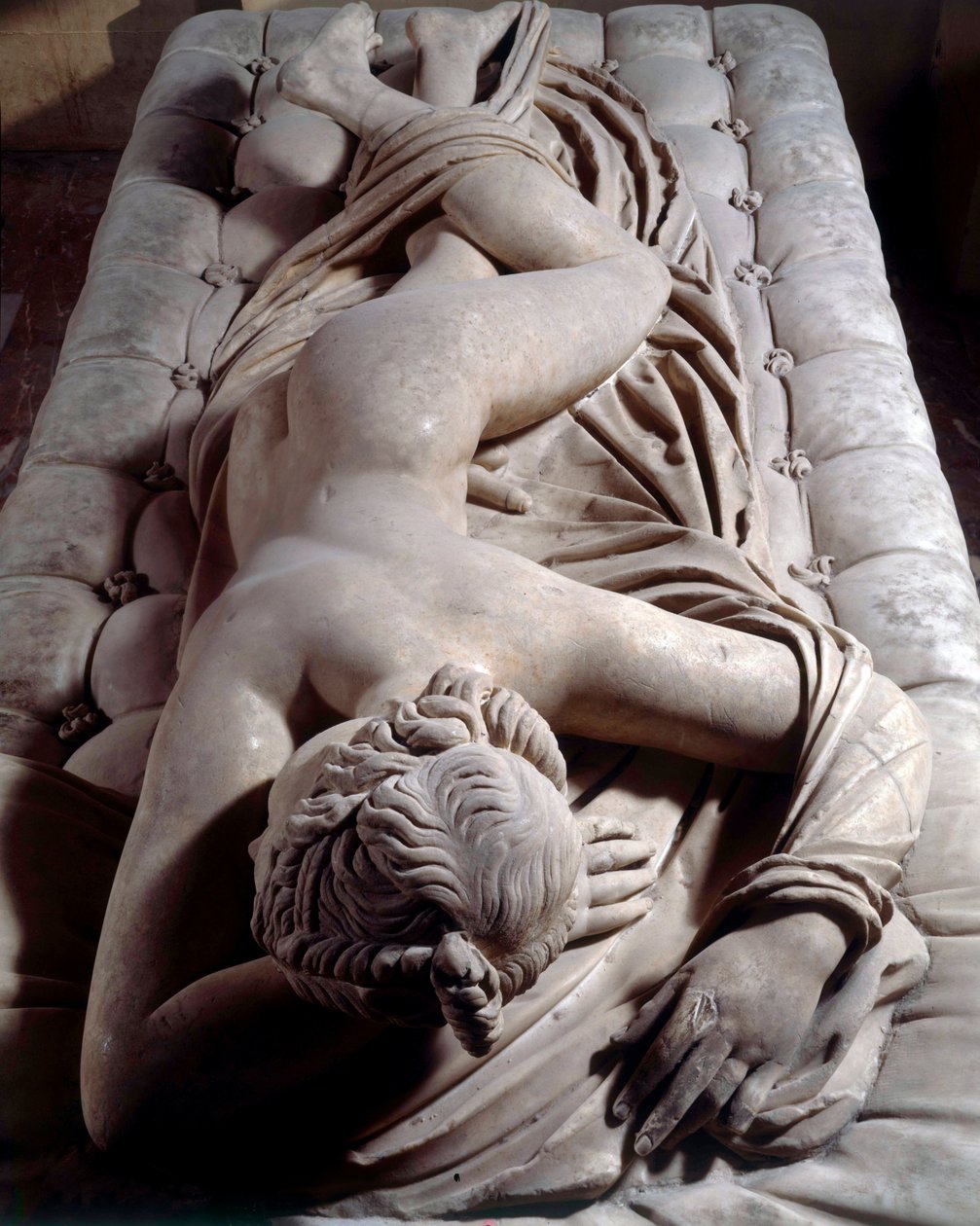 Hermaphrodite endormi Sculpture romaine du IIe siècle avant J.-C. Dim. 1,48 m Paris, Musée du Louvre - Roman