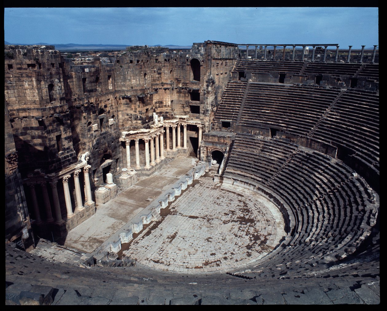 Vue du théâtre - Roman