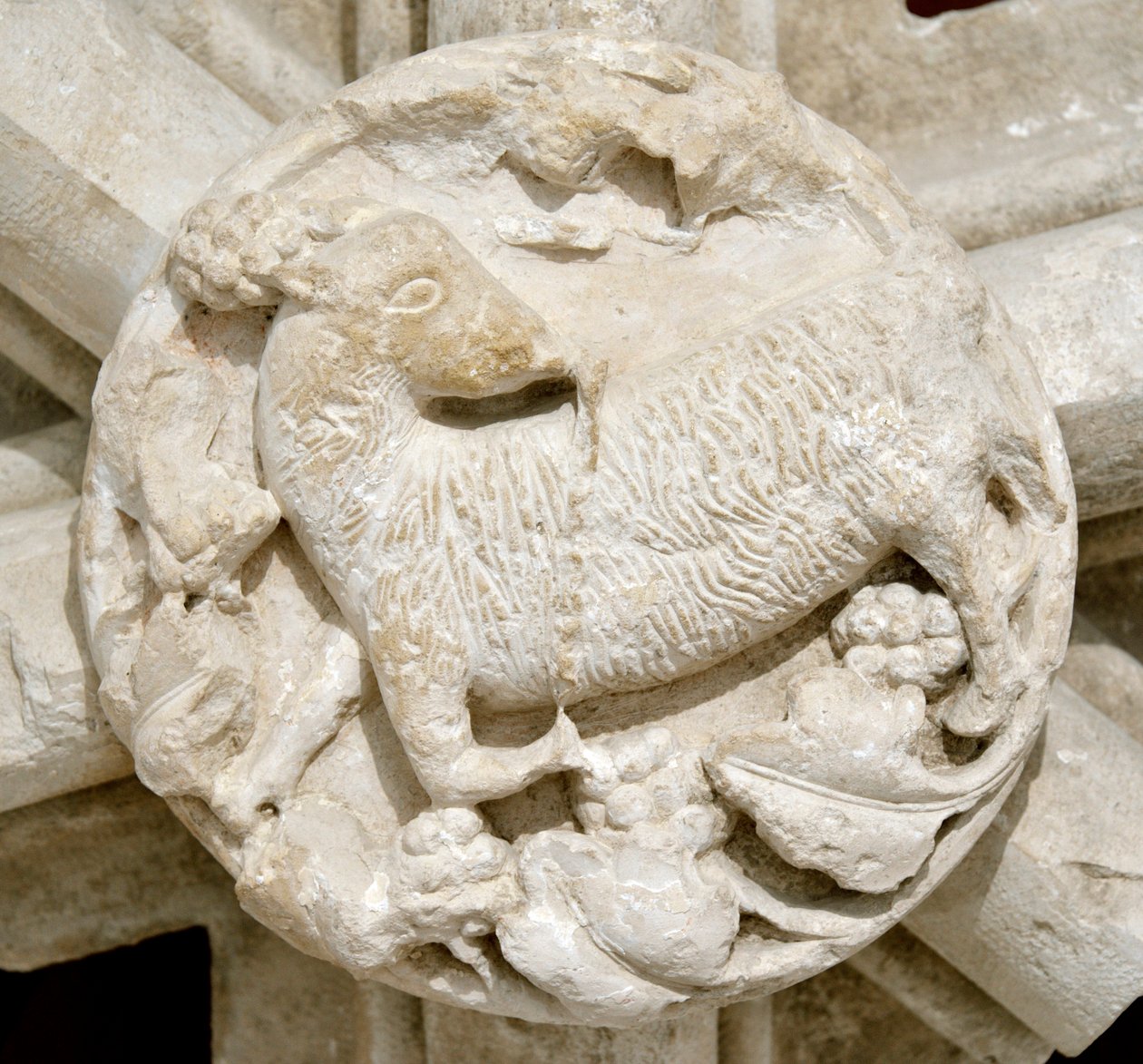 Un agneau, détail de la voûte de la chapelle Saint Laurent, disparu depuis plusieurs années et initialement situé au-dessus de l