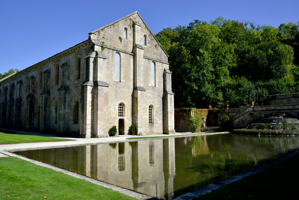 Architecture romane : vue extérieure de la forge de l