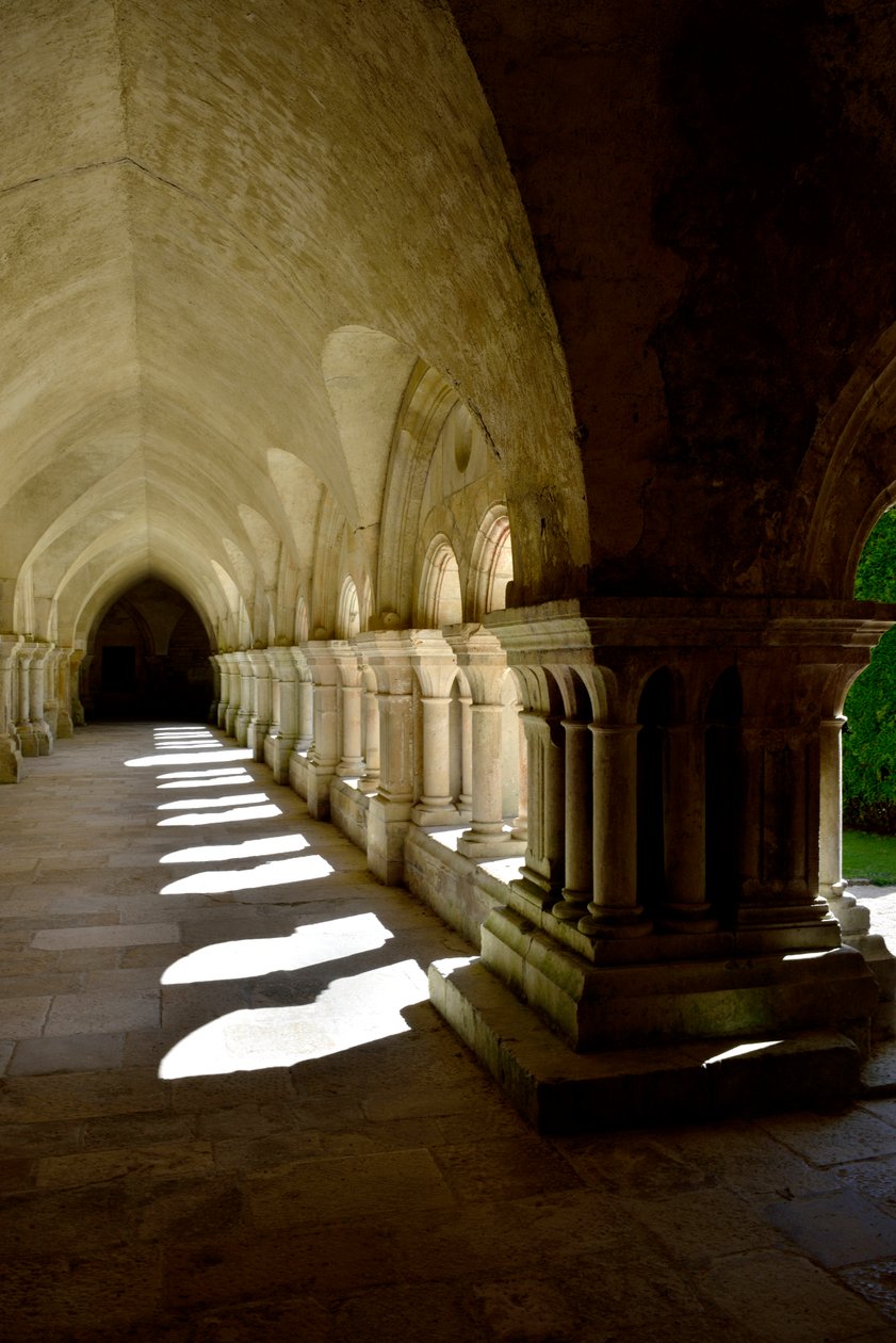 Architecture romane : galerie du cloître de l