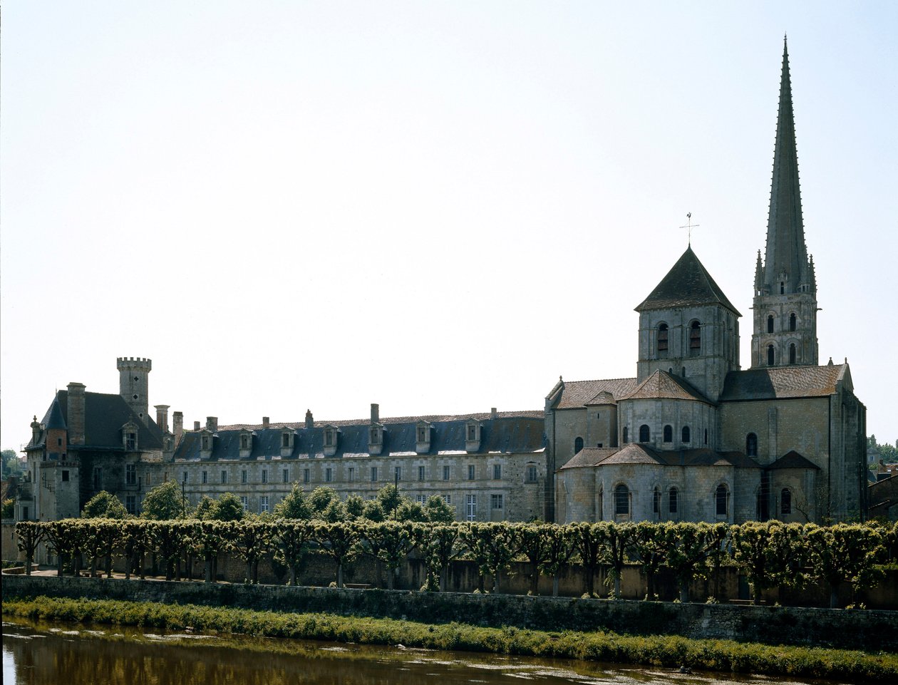 Art roman: vue de la basilique de Saint-Savin-sur-Gartempe - Romanesque