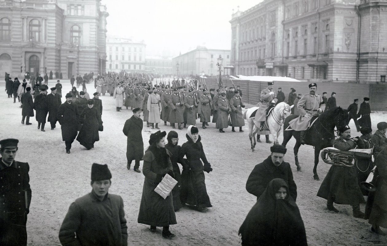 Soldats partant pour le front, Saint-Pétersbourg, 1917 - Russian Photographer