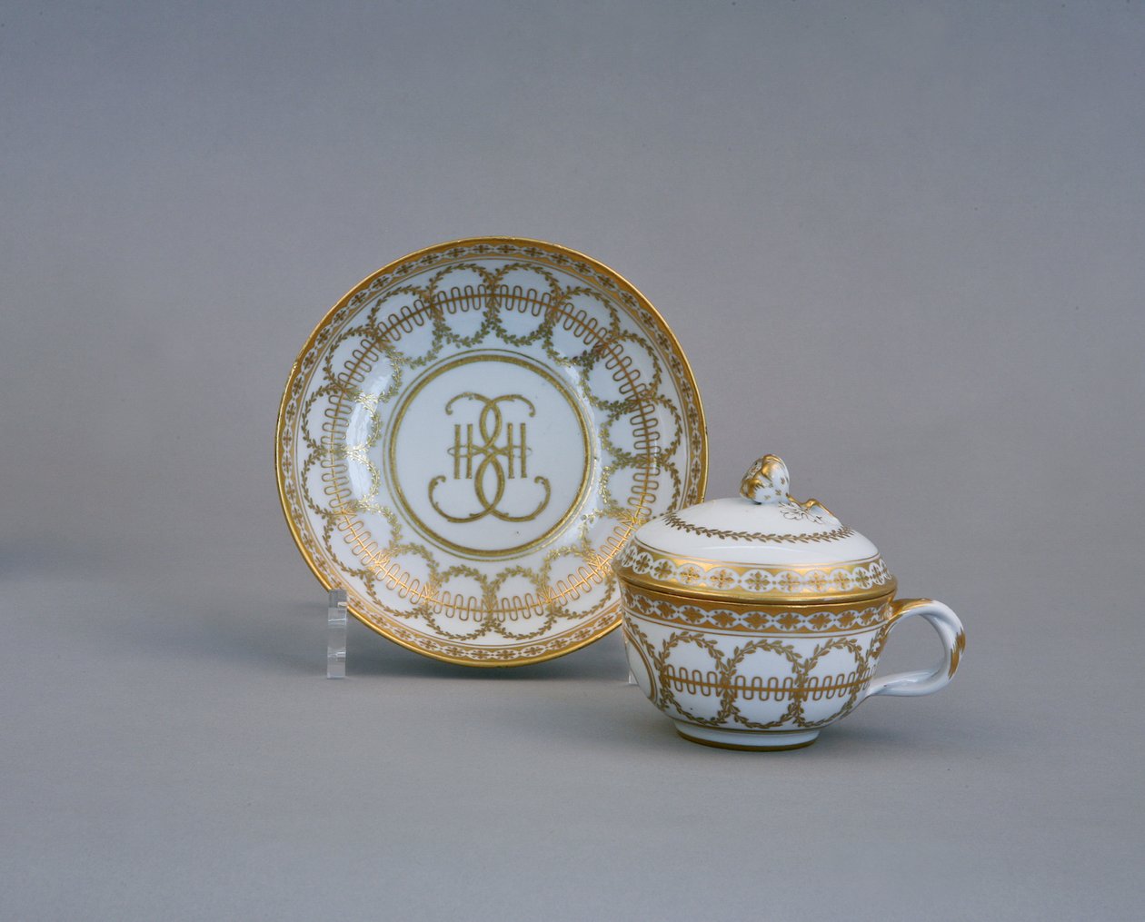 Tasse et soucoupe avec le monogramme de Catherine II, Manufacture impériale de porcelaine, 1770-1780s - Russian Master