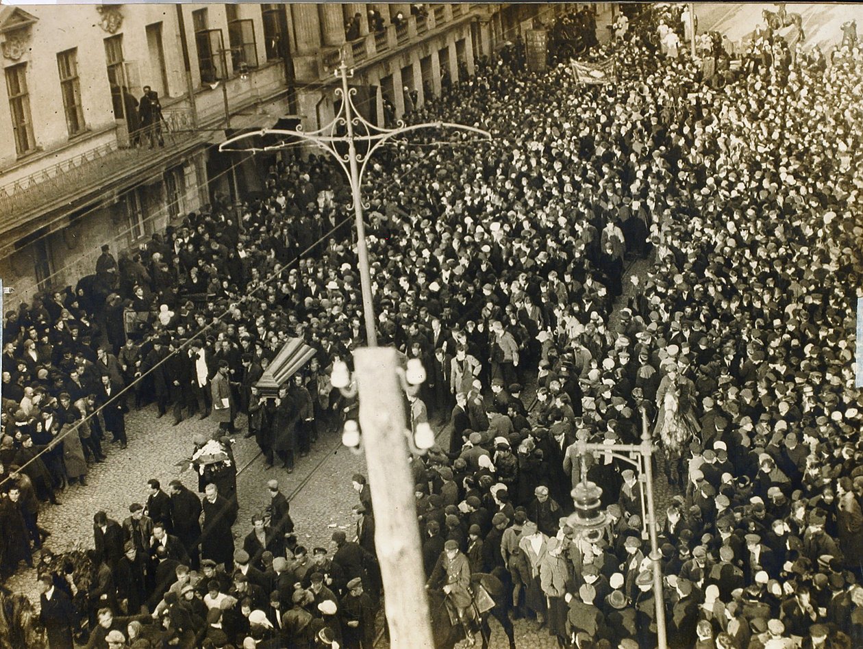 Cortège funèbre du poète Valery Yakovlevich Bryusov (1873-1924) à Moscou le 12 octobre - Russian Photographer