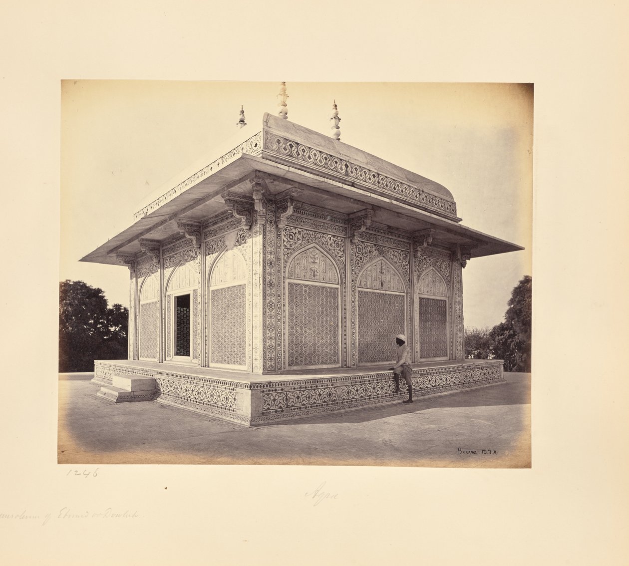Agra; le mausolée du prince Etmad-Dowlah, la coupole de marbre - Samuel Bourne