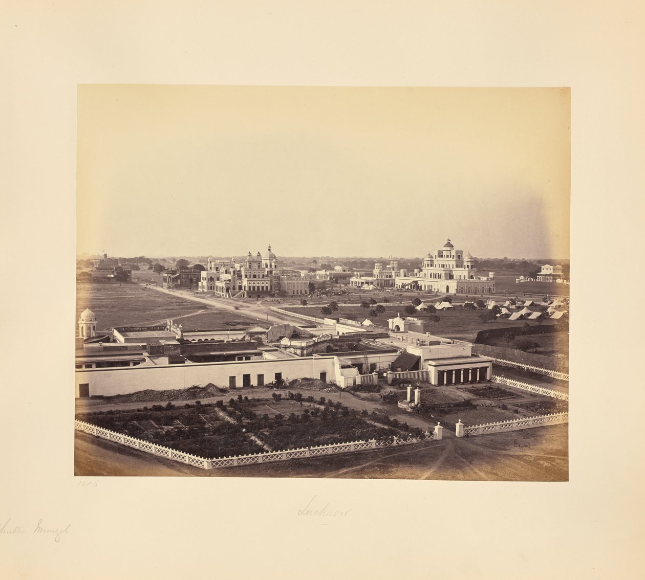 Lucknow; Chutter Manzil, etc. Vue générale - Samuel Bourne