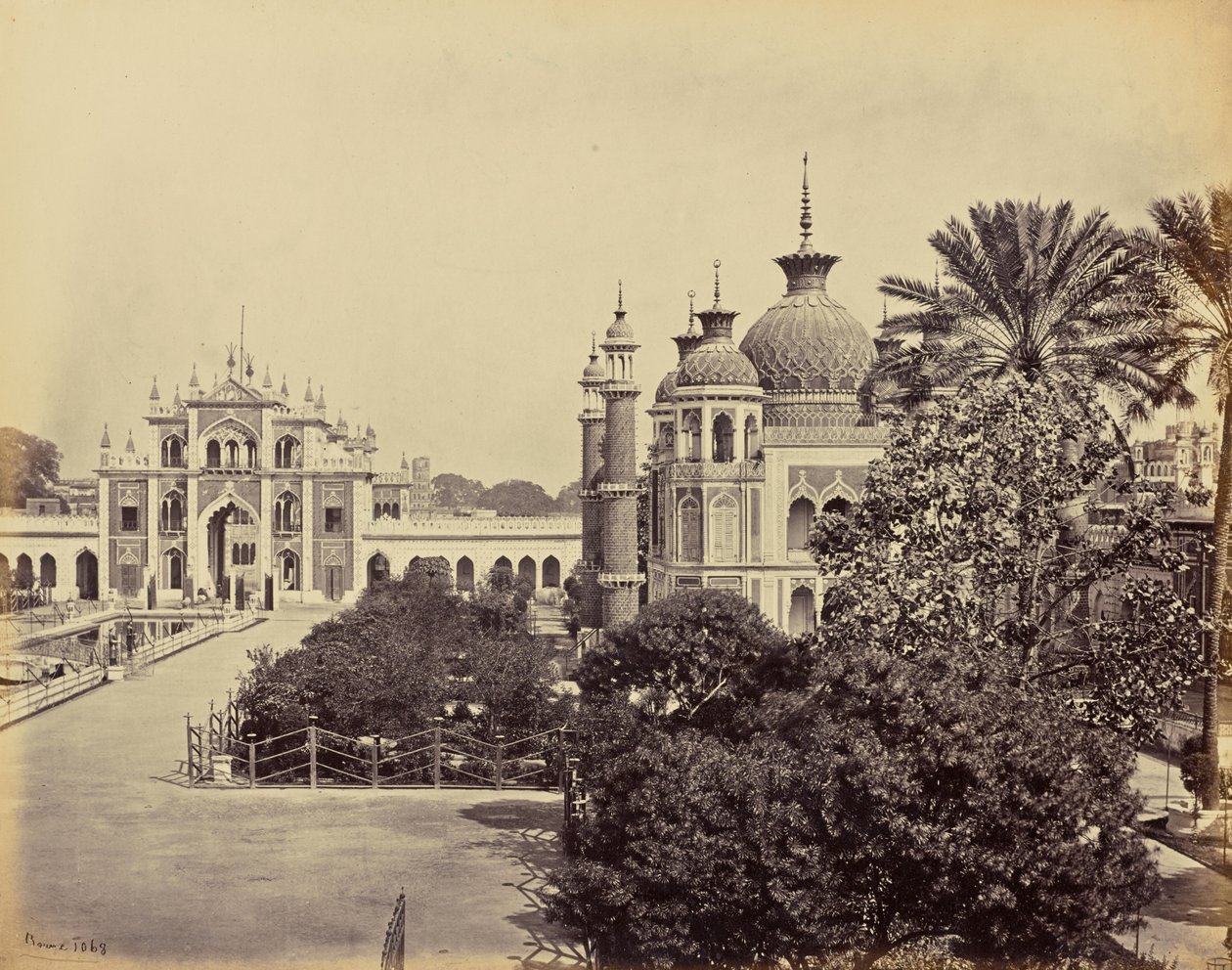 Lucknow ; la porte et le jardin de l