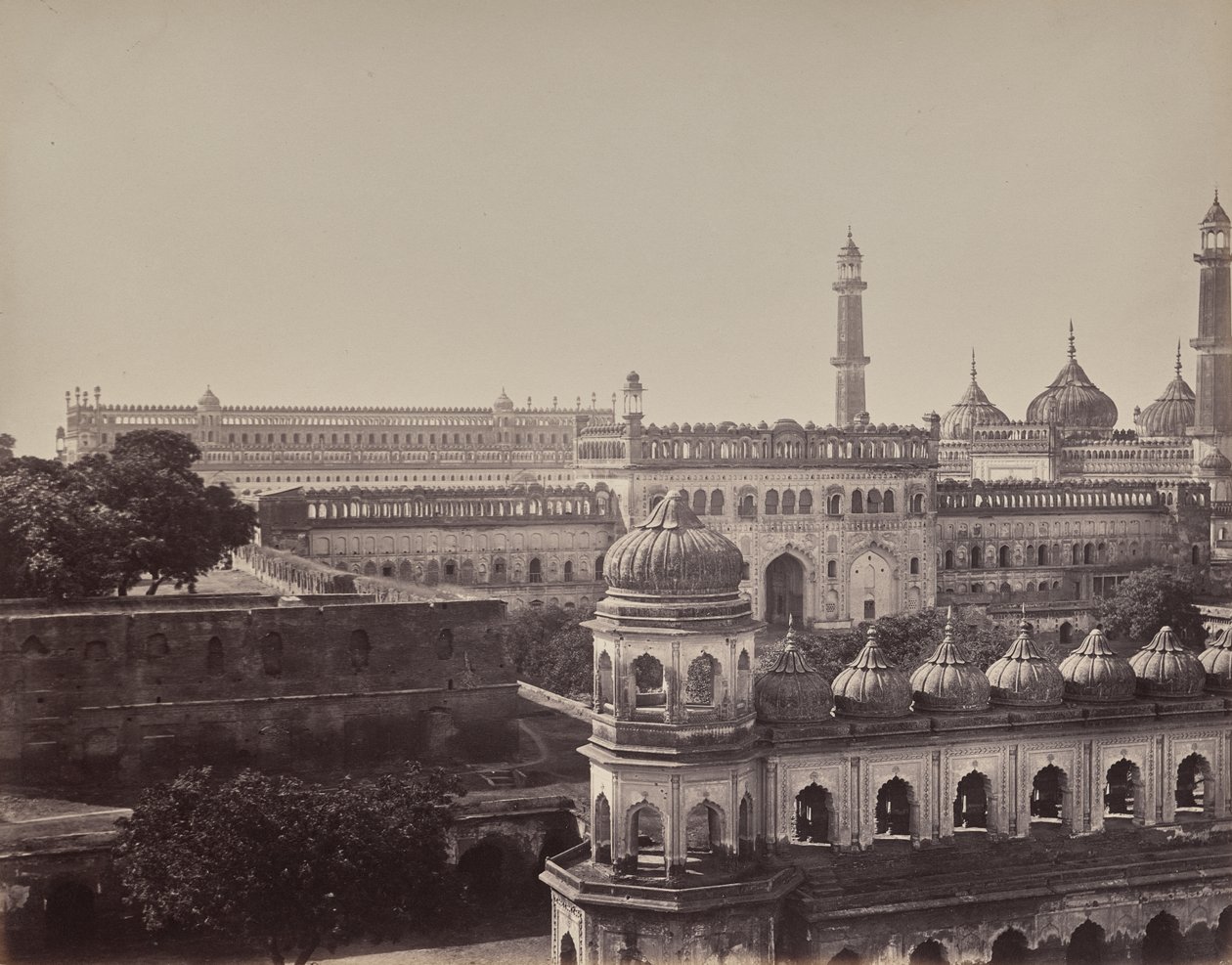 Lucknow. Le grand Imambara et la mosquée - Samuel Bourne