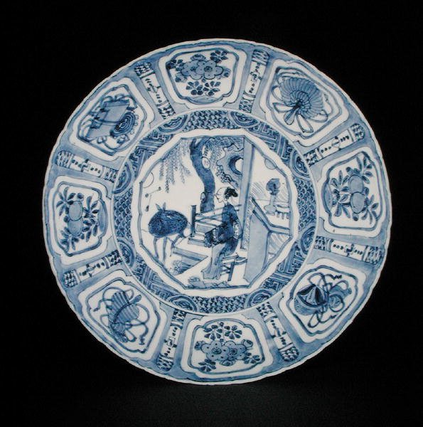 Assiette kraak bleue et blanche peinte avec une dame et un cerf, Wanli - School Chinese