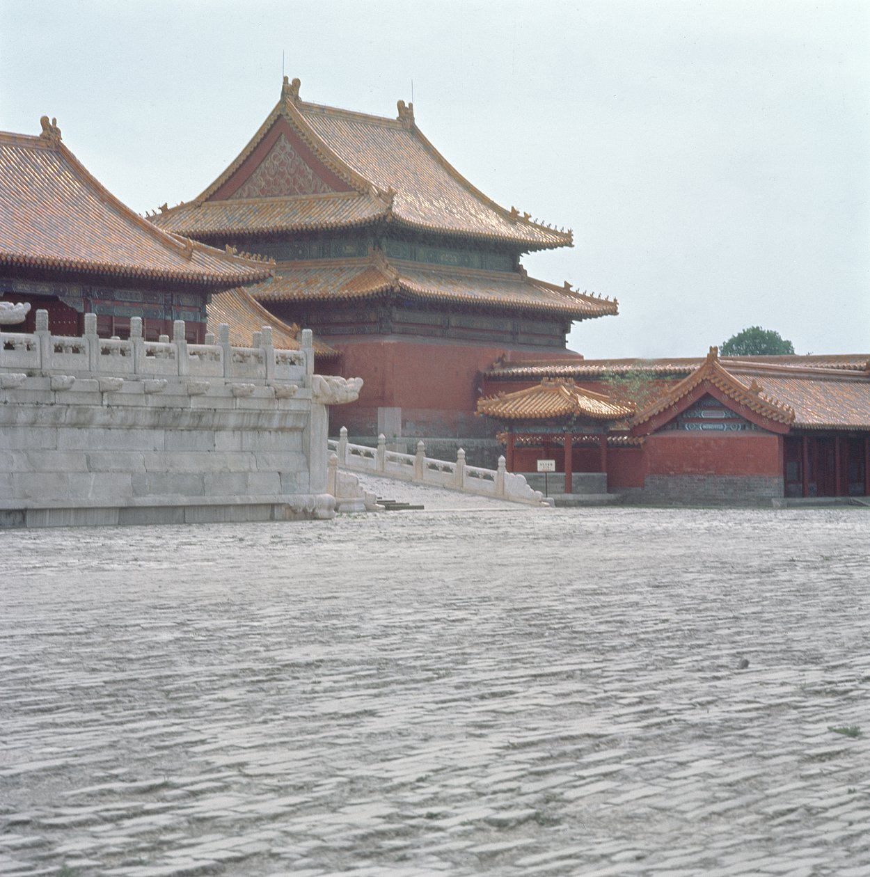 Pavillon à double avant-toit et terrasse en marbre, dynastie Ming (photo) - School Chinese