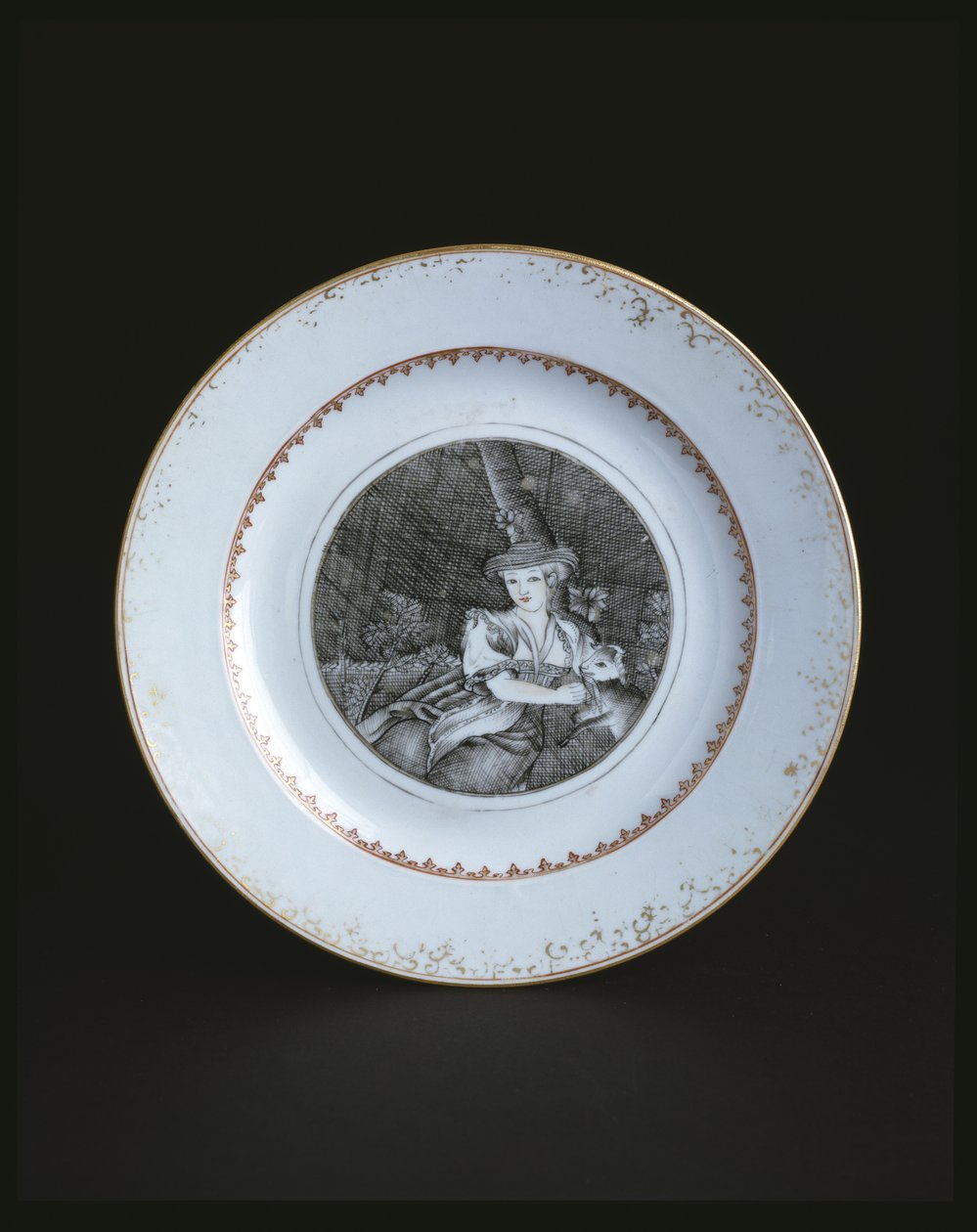 Assiette blanche bordée d