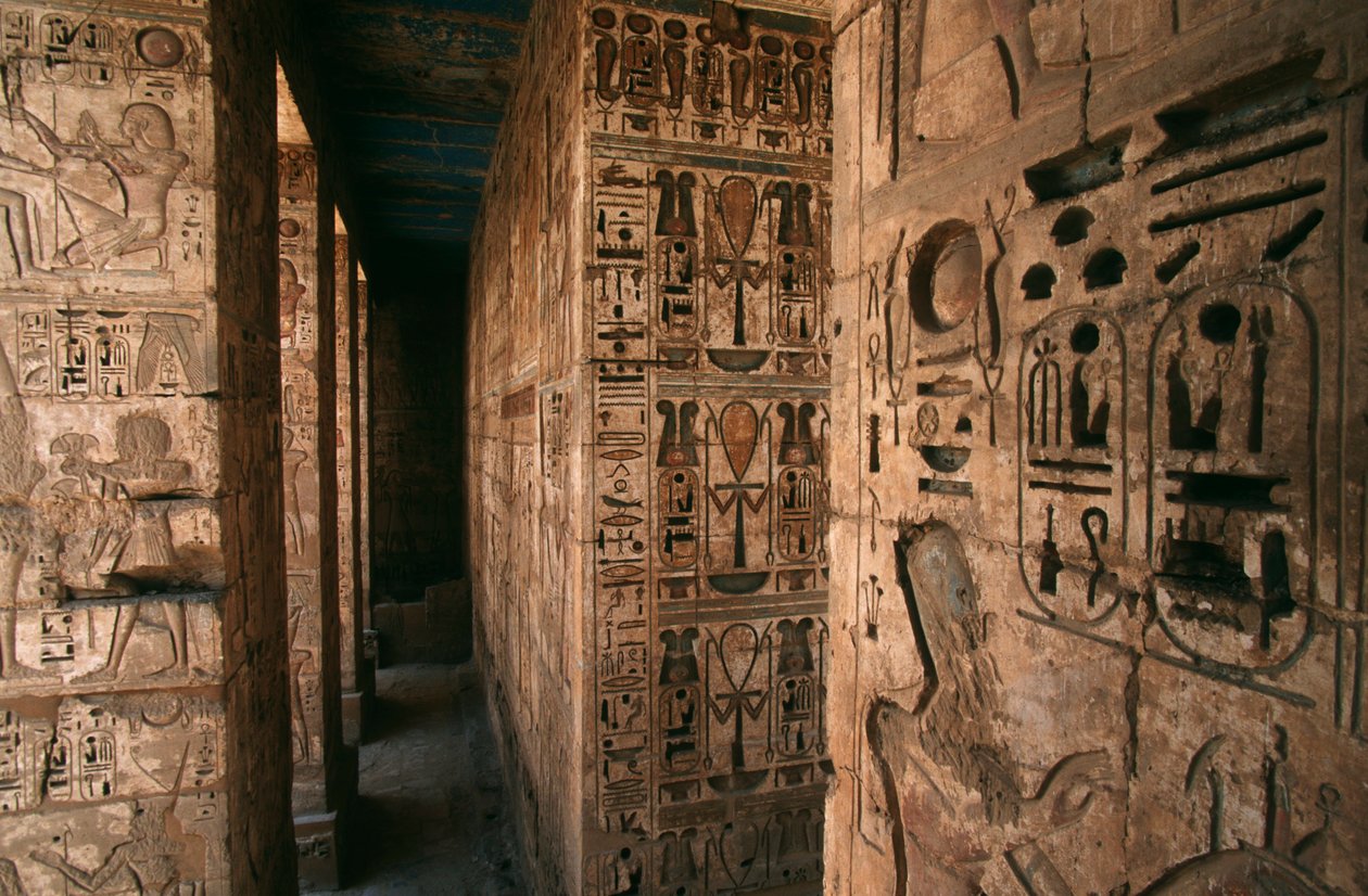 Égypte, Médinet Habou, Louxor, temple funéraire de Ramsès III (détail) - R. and Smith Simkin