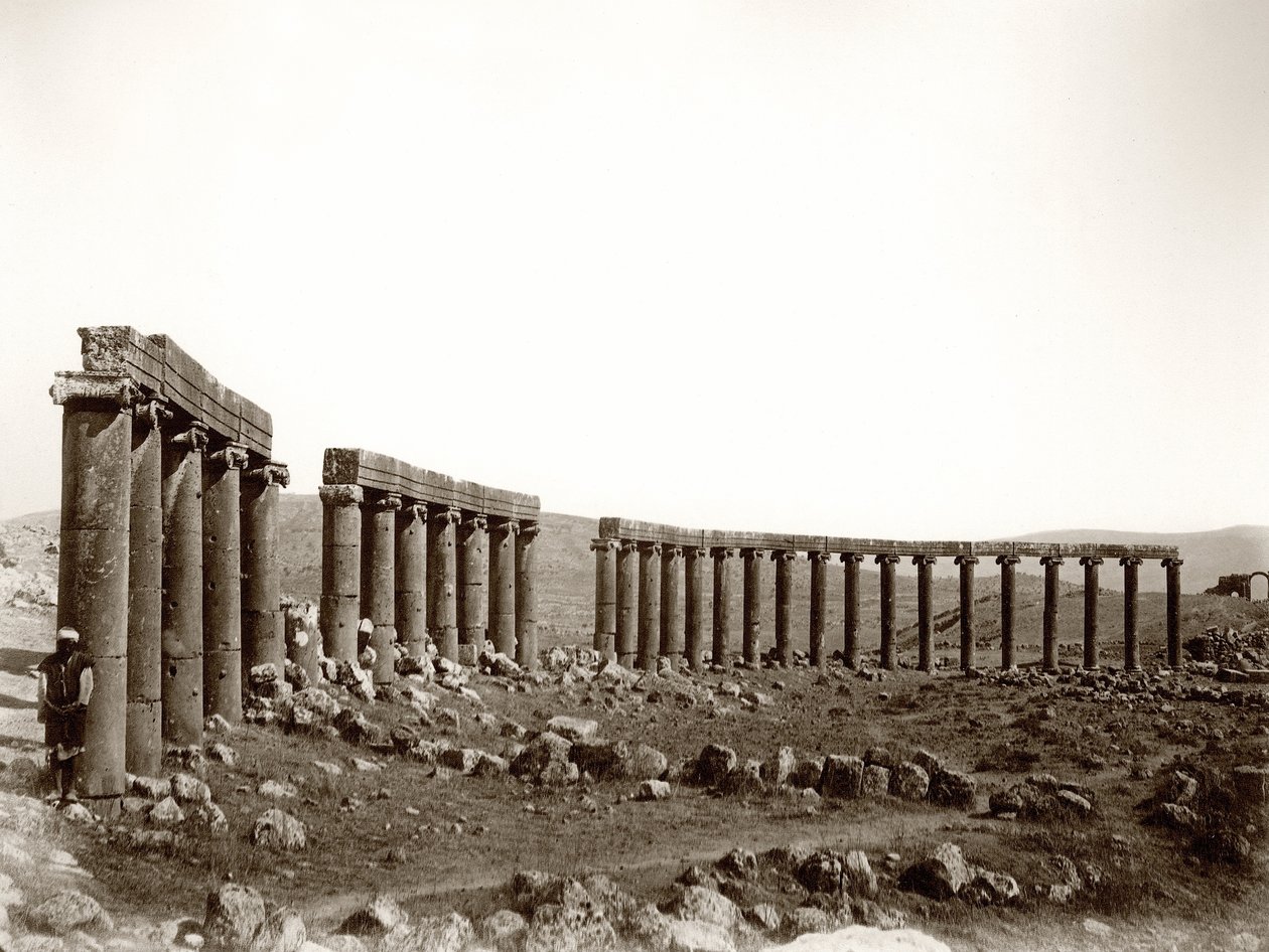La place à colonnades ovales depuis le nord-ouest, Jerash, 1867 - Sergeant Henry Phillips