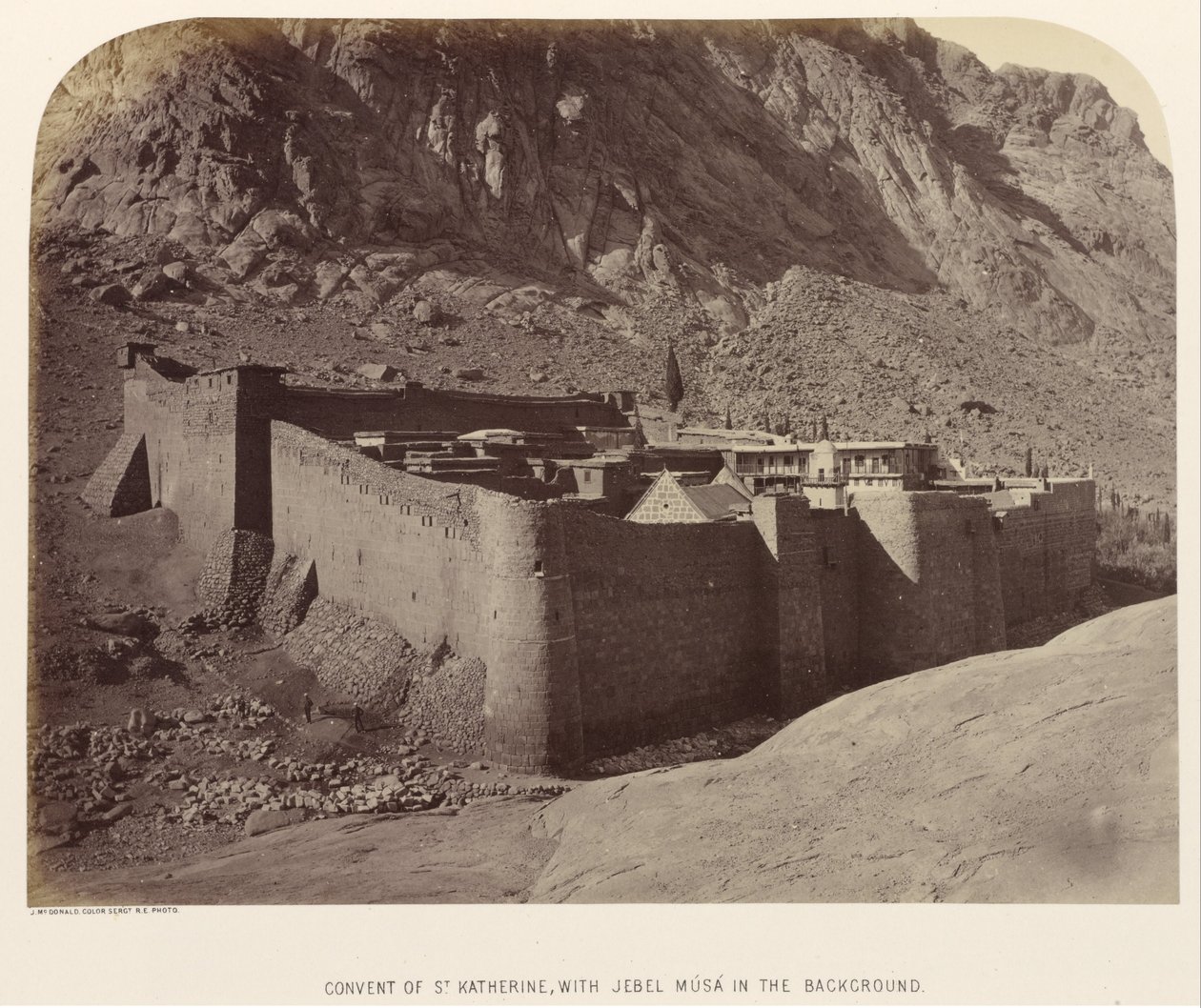 Couvent de Sainte-Catherine, avec Jebel Músá en arrière-plan - Sgt. James M. McDonald