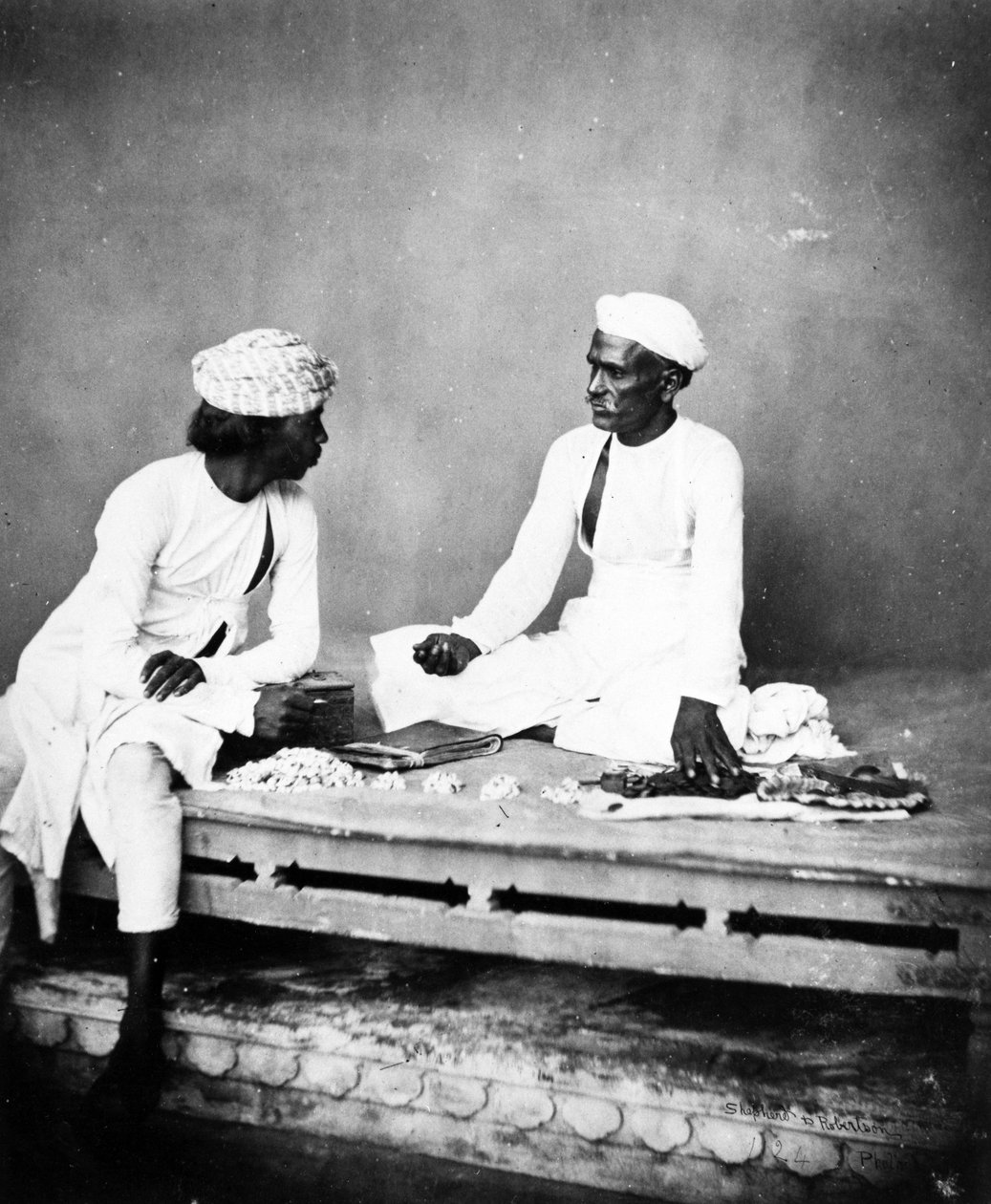 Changeurs de monnaie, c.1863 - Shepherd and Robertson