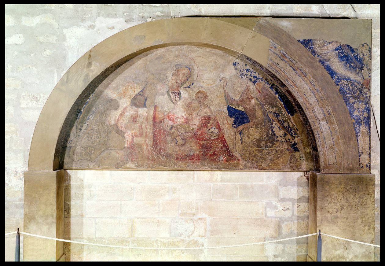 Tympan représentant la Vierge de l