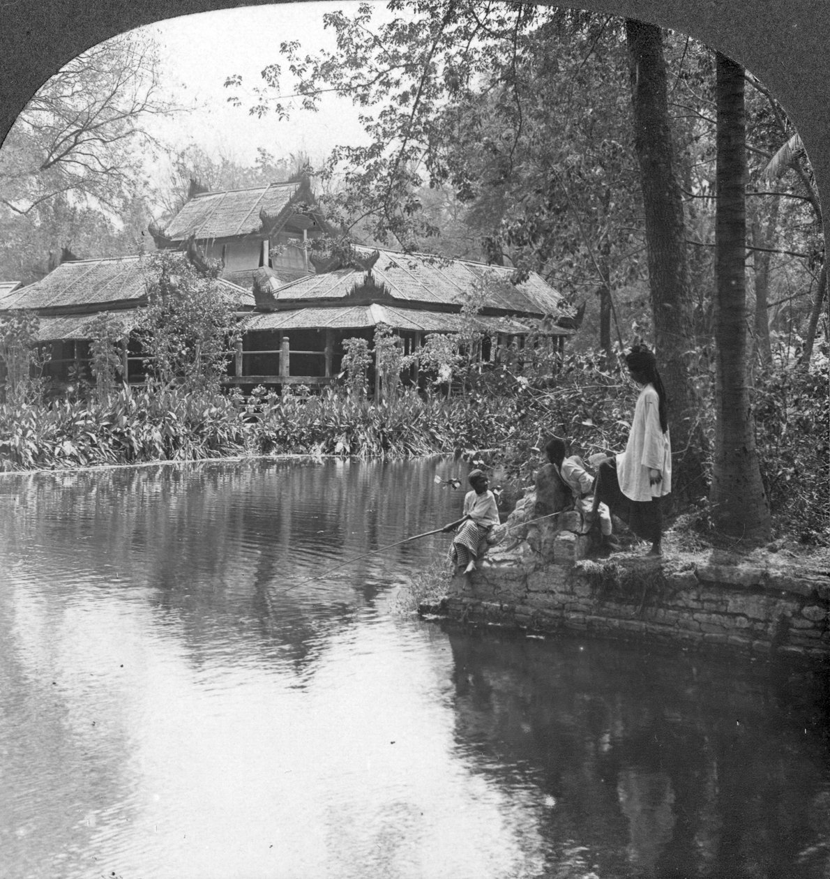 Jardin Sud du Palais à Fort, Mandalay, Birmanie - Stereo Travel Co