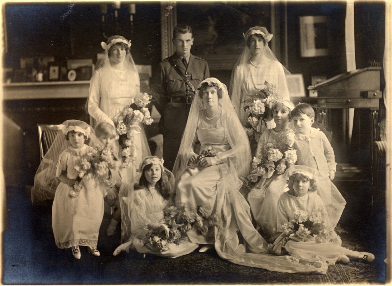 Portrait de mariage de groupe de Lady Blanche Cavendish et du Colonel Ivan Murray, Chapelle des Gardes, Lansdowne House, 21 avril 1919 (photo en noir et blanc) - Studio Lafayette