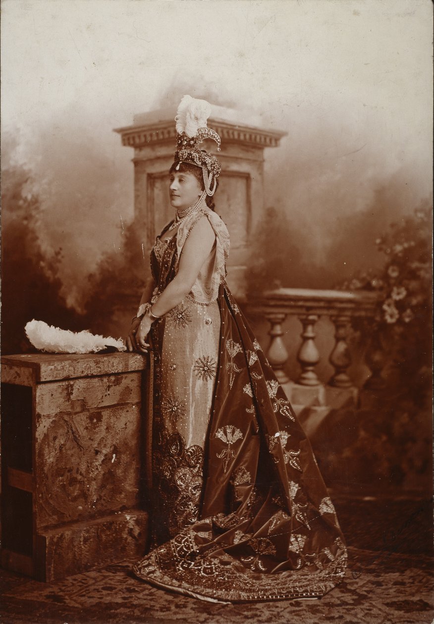 Louise, duchesse de Devonshire, en Zénobie, reine de Palmyre, Bal du Jubilé de Diamant de la Duchesse de Devonshire à Devonshire House - Studio Lafayette