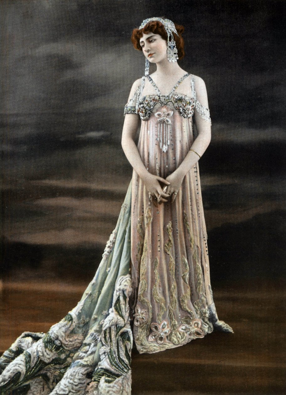 La soprano française Geneviève Vix dans le rôle de Circé dans l