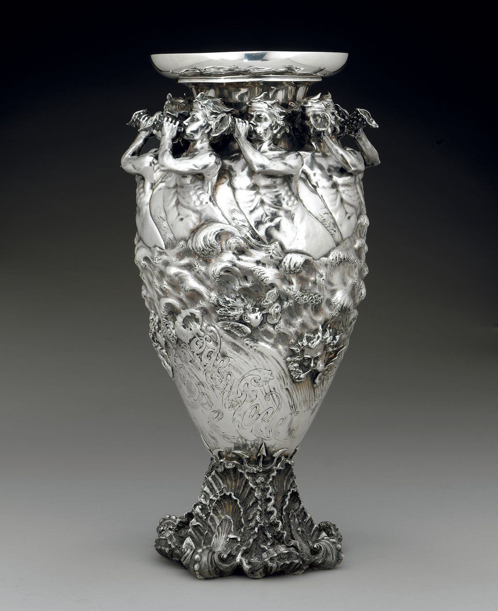 La coupe Ogden Goelet et James Gordon Bennett : un vase trophée de yachting - Studios Tiffany