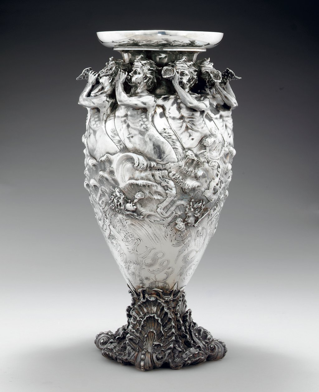 La Coupe Ogden Goelet et James Gordon Bennett : un vase trophée de yachting - Studios Tiffany