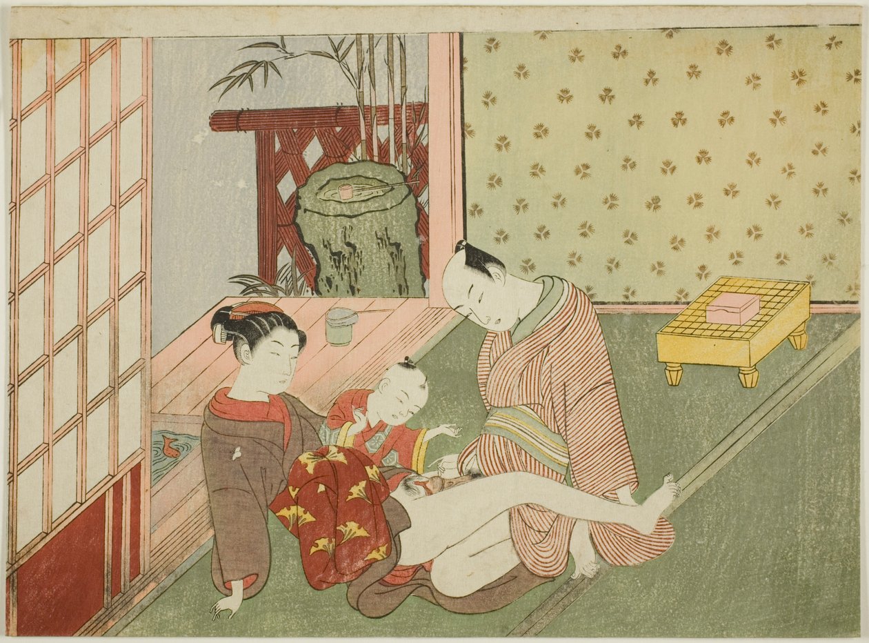 Amoureux avec un jeune assistant regardant, d