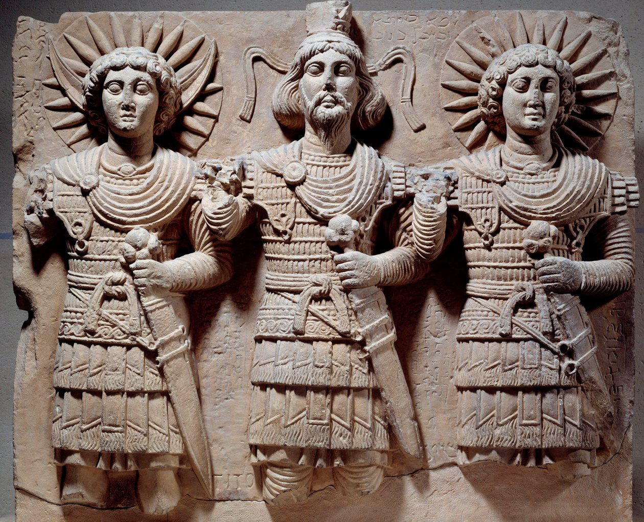 Triade palmyrénienne : Baalshamin, maître du ciel entre le dieu de la lune et le dieu du soleil - Syrian