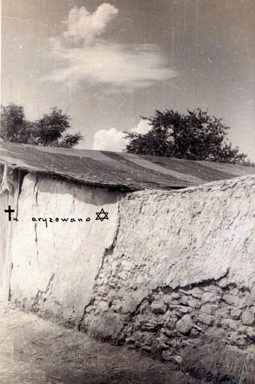 Jędrzejów. Mur du cimetière rue Kielecka. Lieu de nombreuses exécutions de Polonais et de Juifs pendant l