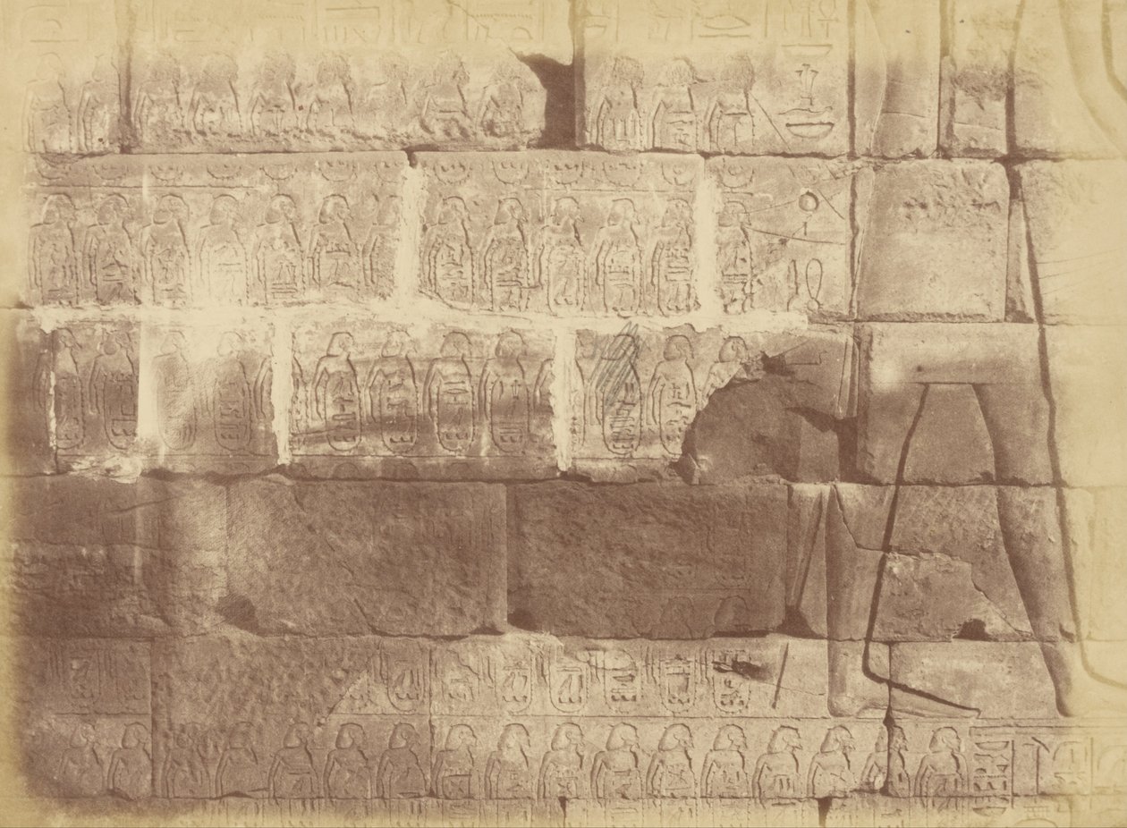 Vue rapprochée des inscriptions hiéroglyphiques et sculptures (Liste des nations vaincues), Karnak - Théodule Devéria