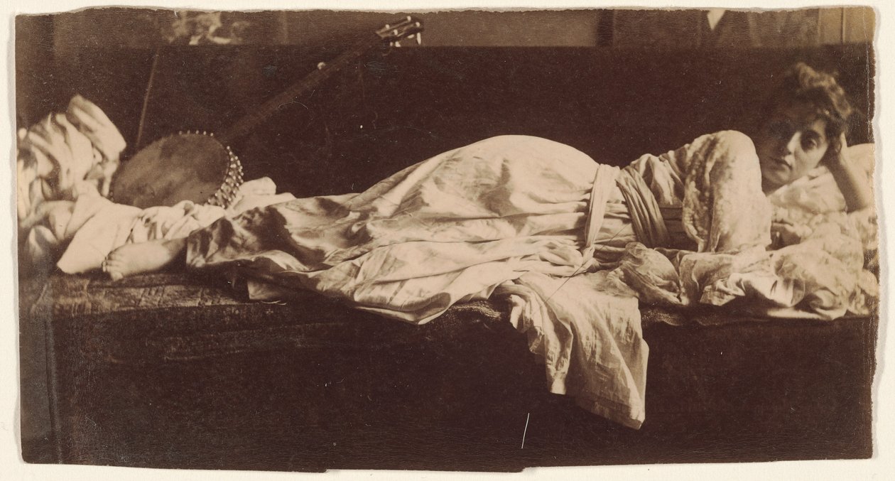 [Blanche Gilroy en costume d