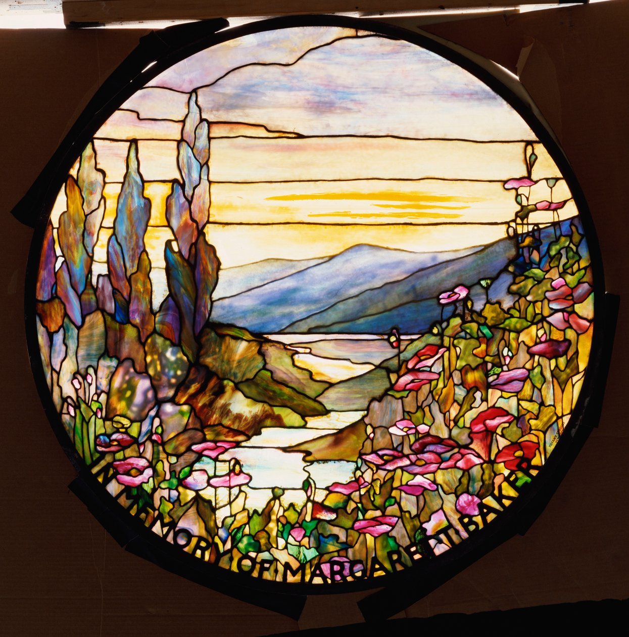 Fenêtre avec coucher de soleil et montagnes, Tiffany Studios, vers 1900 - Tiffany Studios
