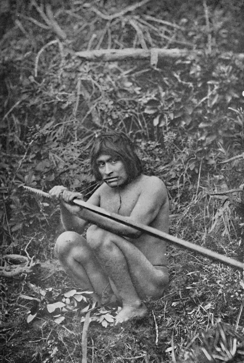 Un Yaghan attachant la tête de son harpon à la tige, 1911 - Unbekannt