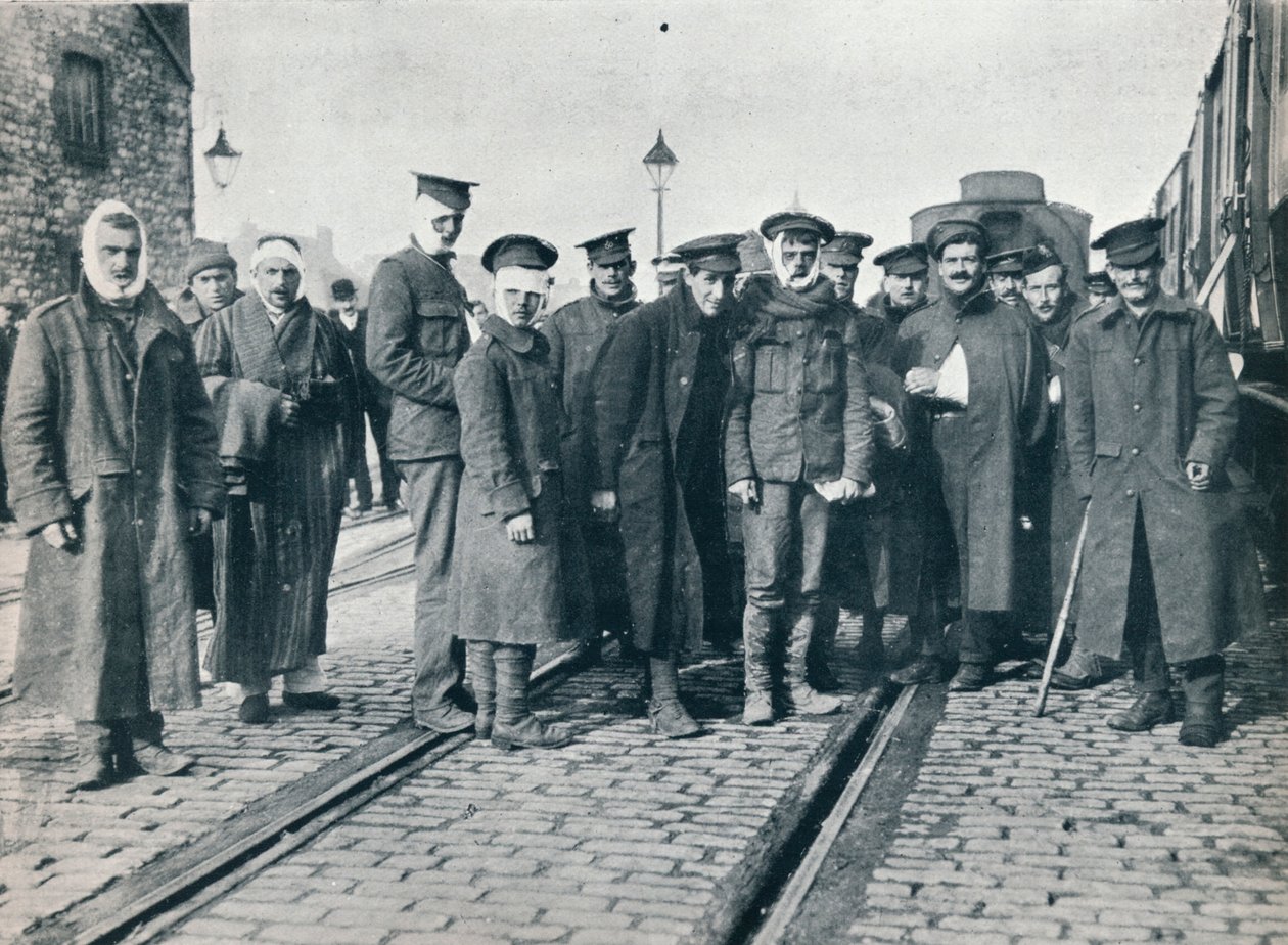 Un lot de blessés de Neuve-Chapelle dans une gare française, 1915 - Unbekannt
