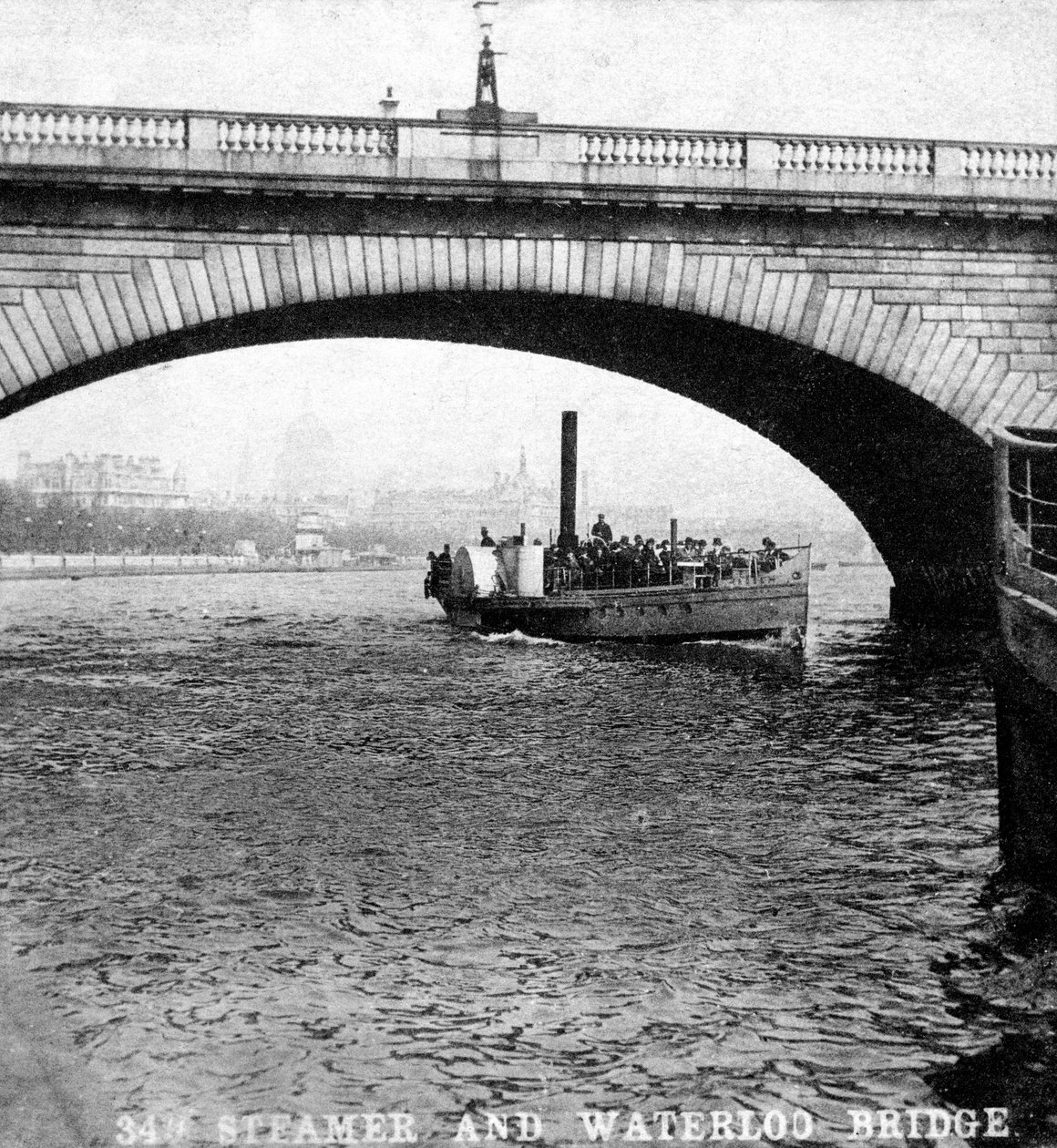 Un vapeur passant sous le pont de Waterloo, Londres, début du 20ème siècle - Unbekannt