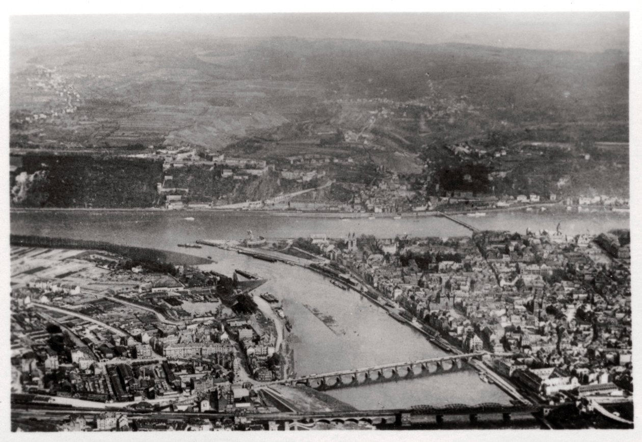 Vue aérienne de Coblence, Rhénanie-Palatinat, Allemagne, depuis un Zeppelin, vers 1931 1933 - Unbekannt