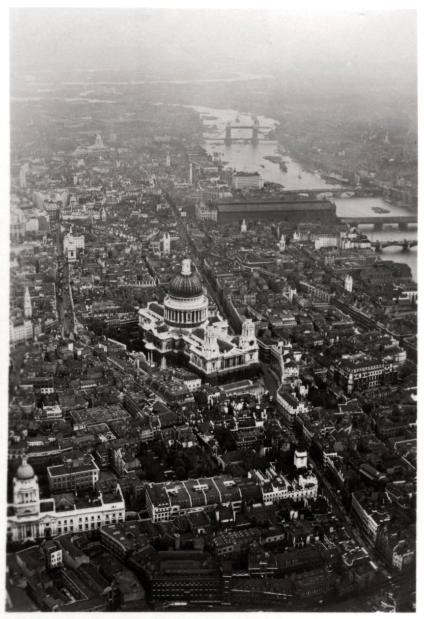 Vue aérienne de la cathédrale Saint-Paul, Londres, depuis un Zeppelin, 1931 1933 - Unbekannt