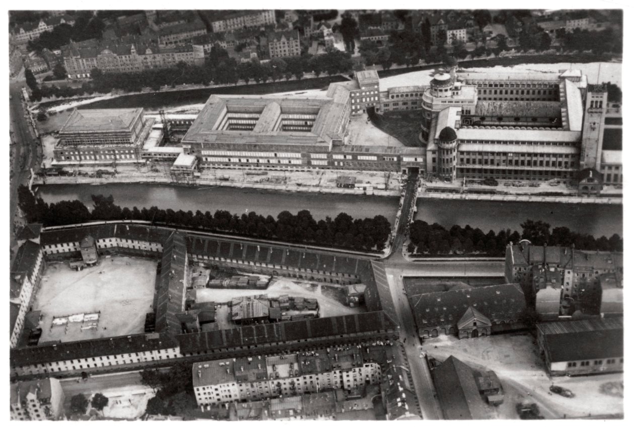 Vue aérienne du Deutsches Museum, Munich, Allemagne, depuis un Zeppelin, vers 1931 1933 - Unbekannt