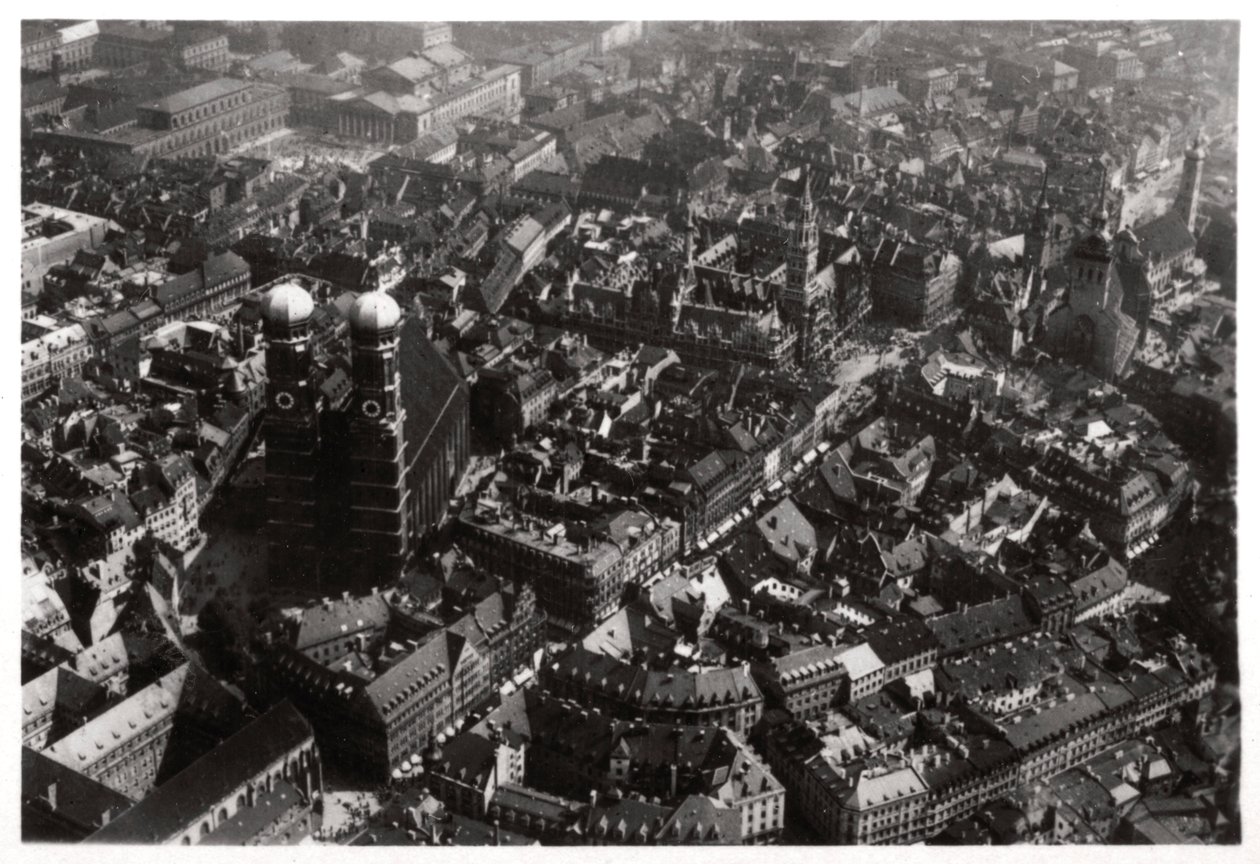 Vue aérienne de la Frauenkirche, Munich, Allemagne, depuis un Zeppelin, vers 1931-1933 - Unbekannt