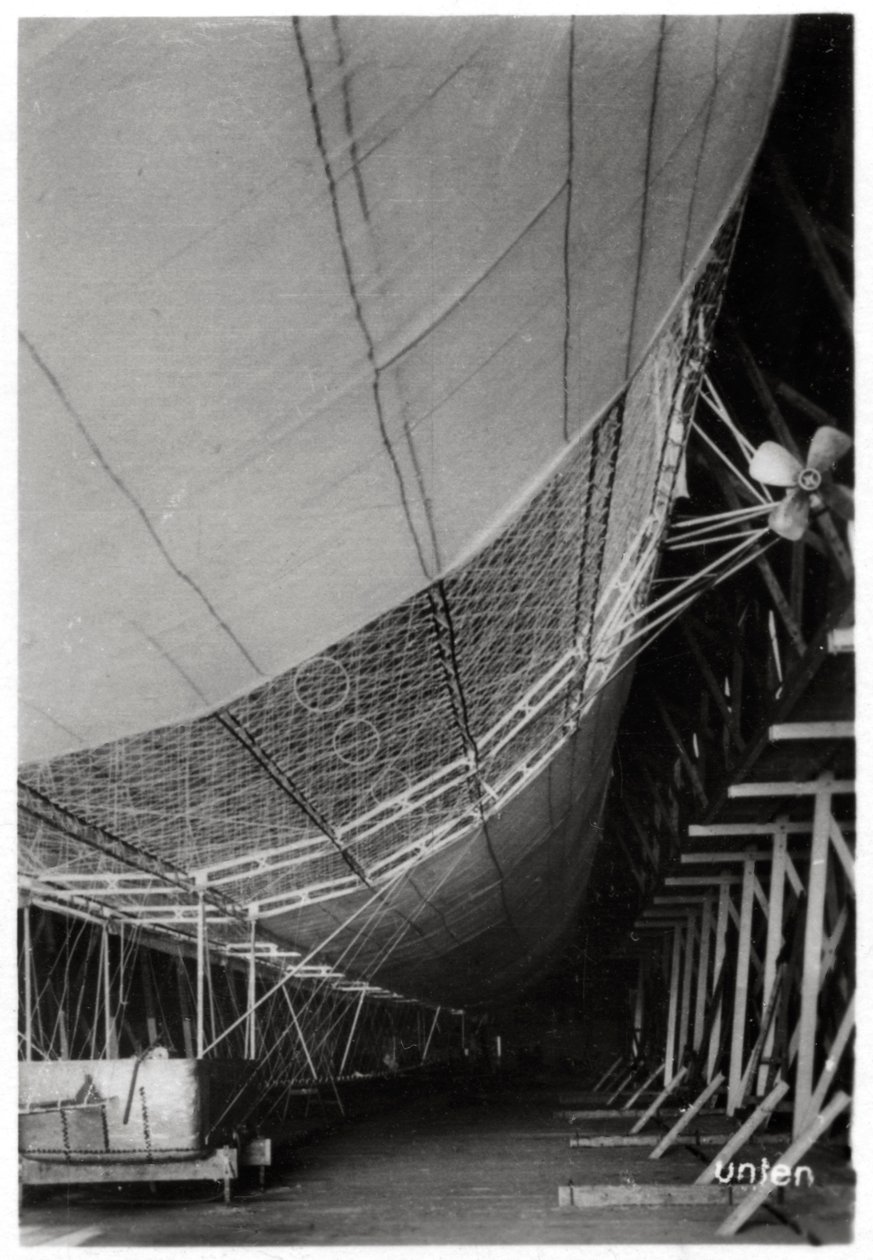 Dirigeable LZ1 Graf Zeppelin en construction, 1899 - Unbekannt