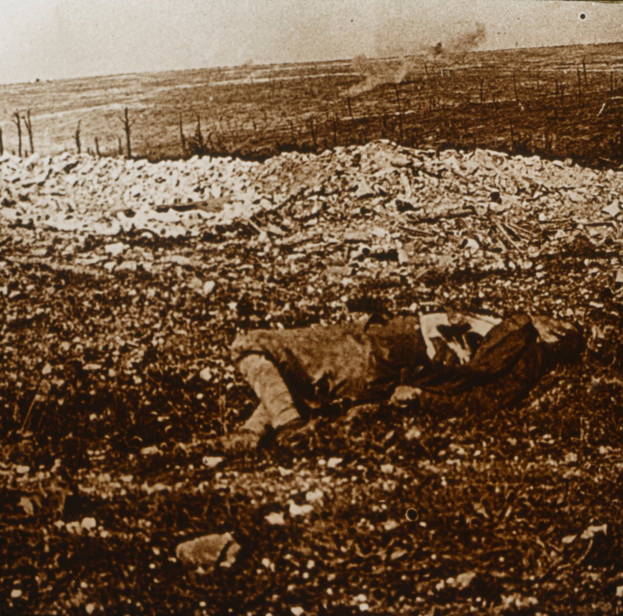 Corps avec tir de barrage au loin, vers 1914-1918 - Unbekannt