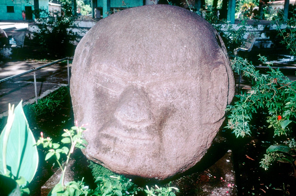 Tête monolithique sculptée de Monte Alto, Guatemala, période précolombienne, préclassique, 1500-100 av. J.-C. - Unbekannt