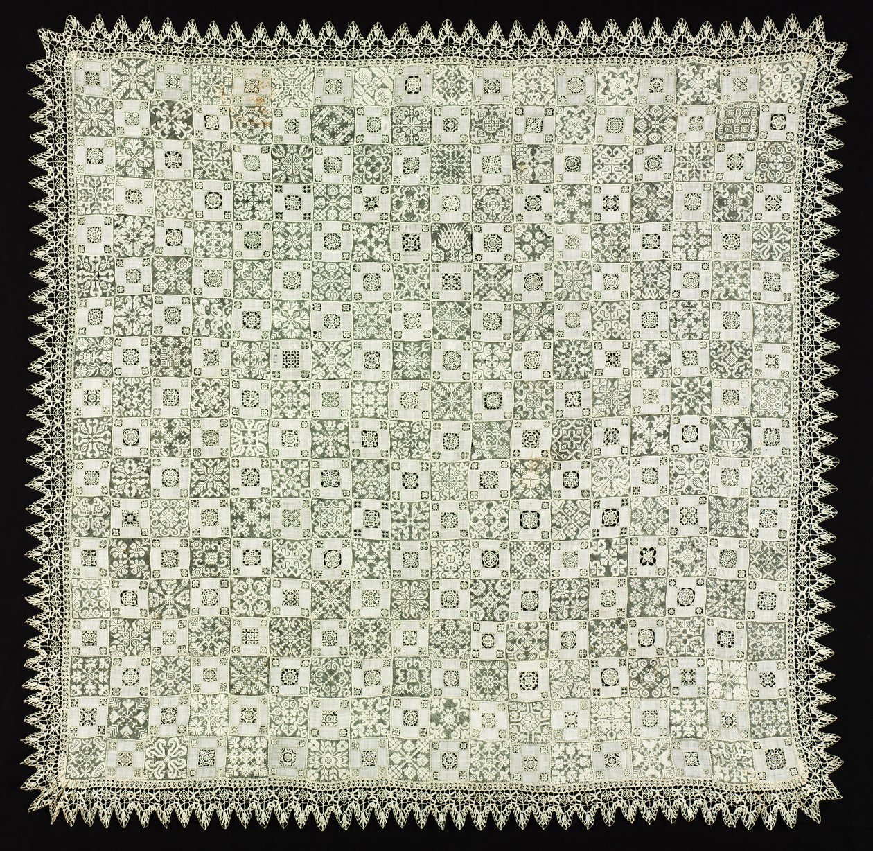Tissu avec motifs floraux et végétaux, 1560-1600 - Unbekannt