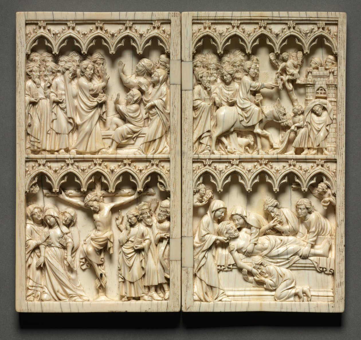 Diptyque avec des scènes de la vie du Christ aile gauche : Résurrection de Lazare et Crucifixion, vers 135 - Unbekannt